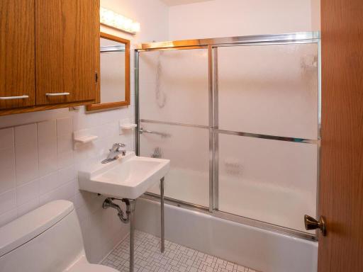 3243 E Bde Maka Pkwy Minneapolis Minneapolis MN 55408 USA-040-037-039-MLS_Size.jpg