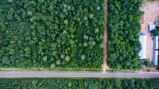 Intersecting road image. The parcel does not adjoin County Road H.