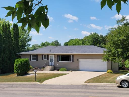 260 S Columbia Avenue, Morris, MN 56267