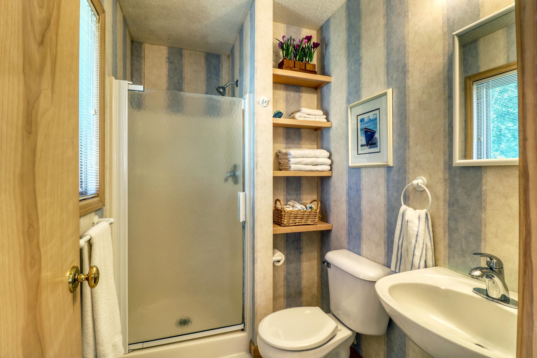 Bathroom1_1.jpg