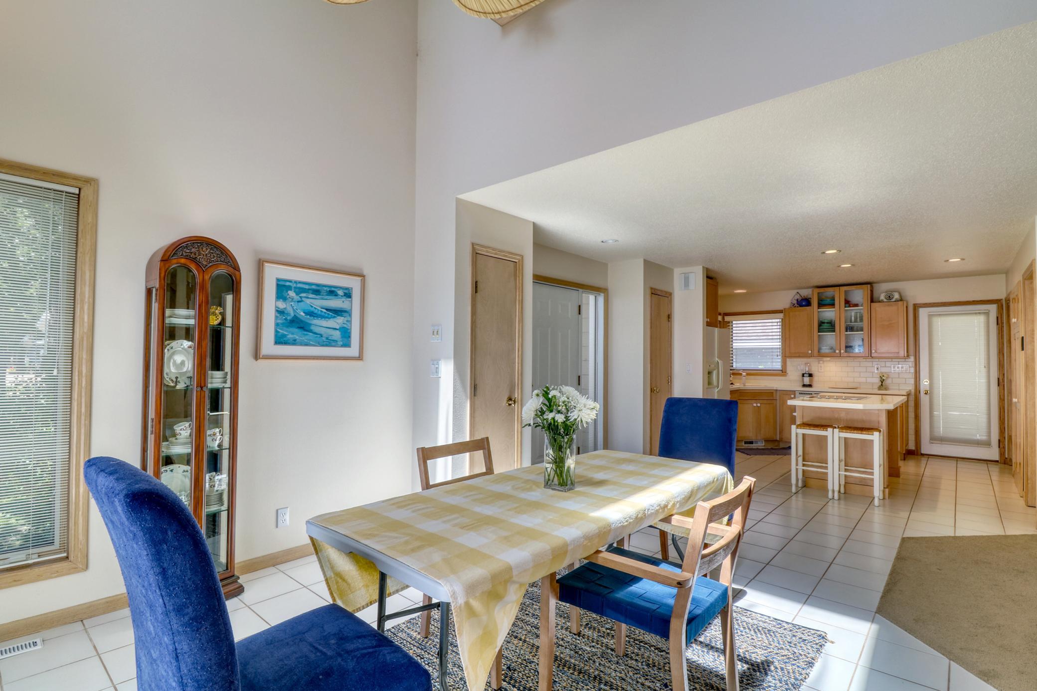 Dining Area1_3.jpg