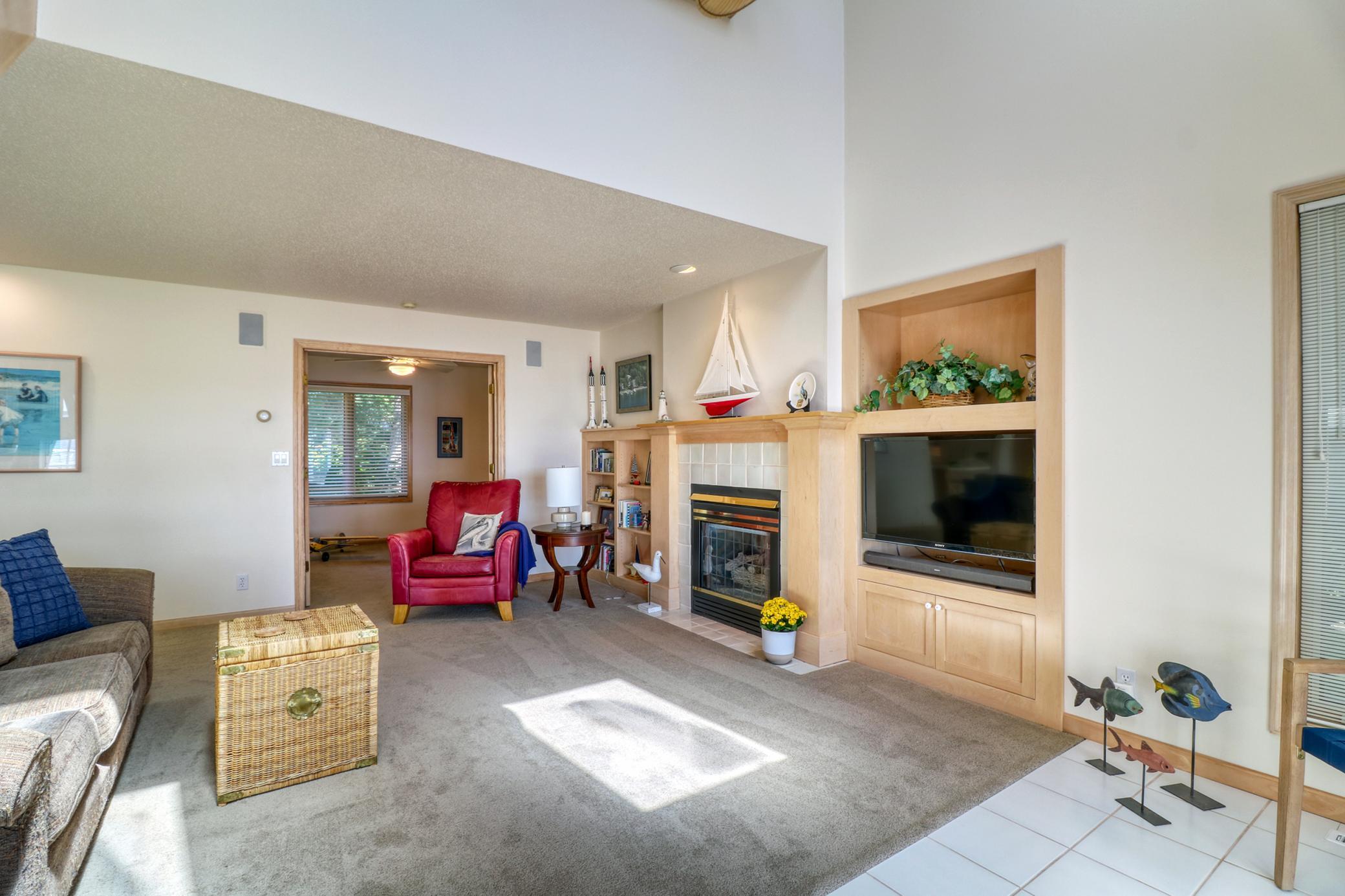Living Area1_3.jpg