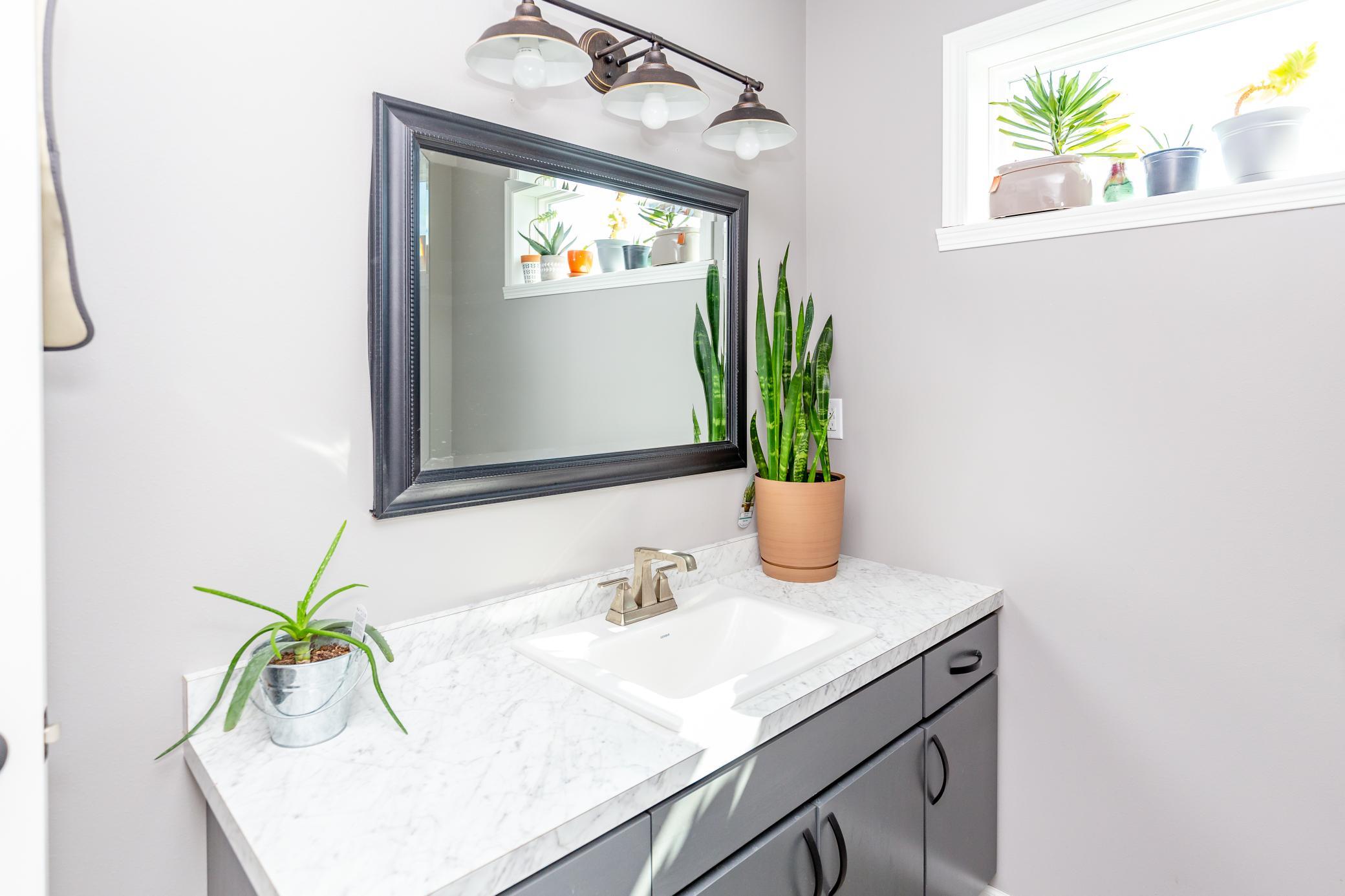 Upper Full Bathroom