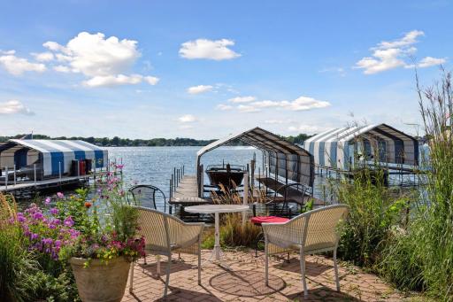 A pretty spectacular lakeside setting to call home.