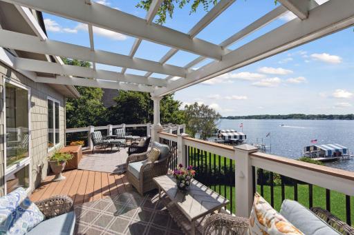 A large Azek maintenance free deck, with Pergola, offers gorgeous panoramic views of Spring Park Bay.