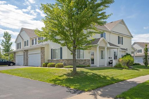Nice green space and a sidewalk out front to conveniently jump on for a walk with your pet/kids or go for a bike ride.
