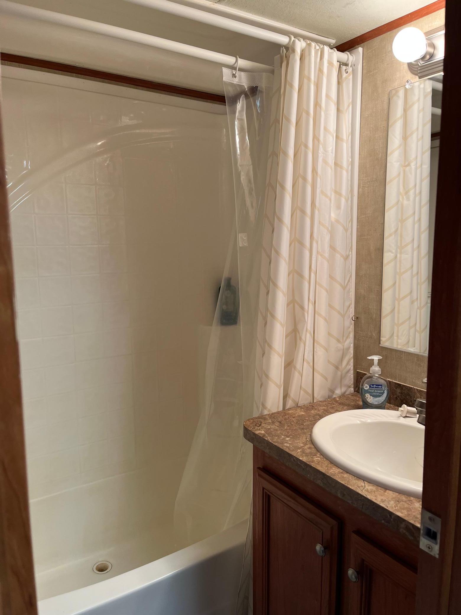Full Bath.JPG