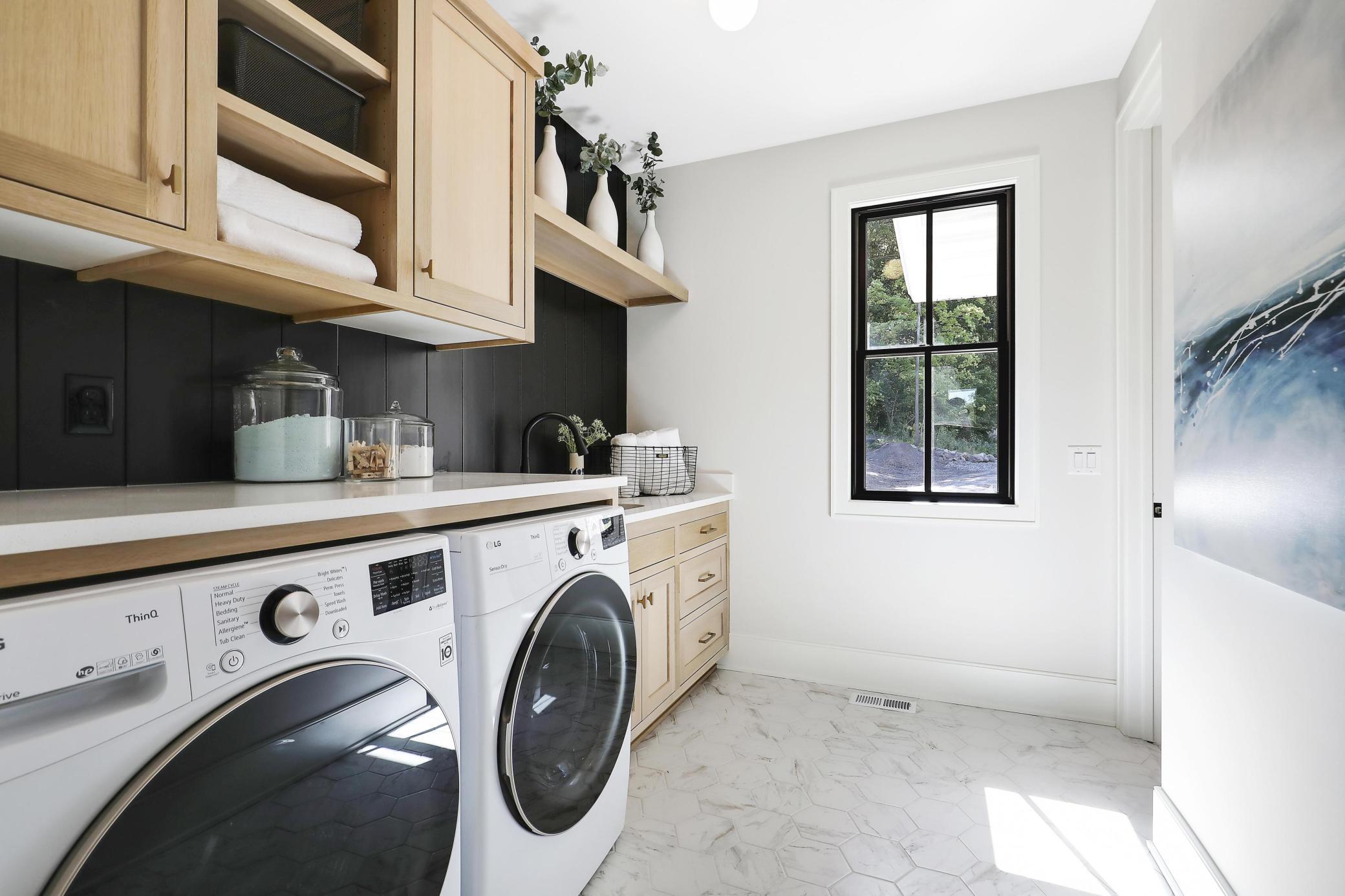 Beautiful Laundry With Wall Detail