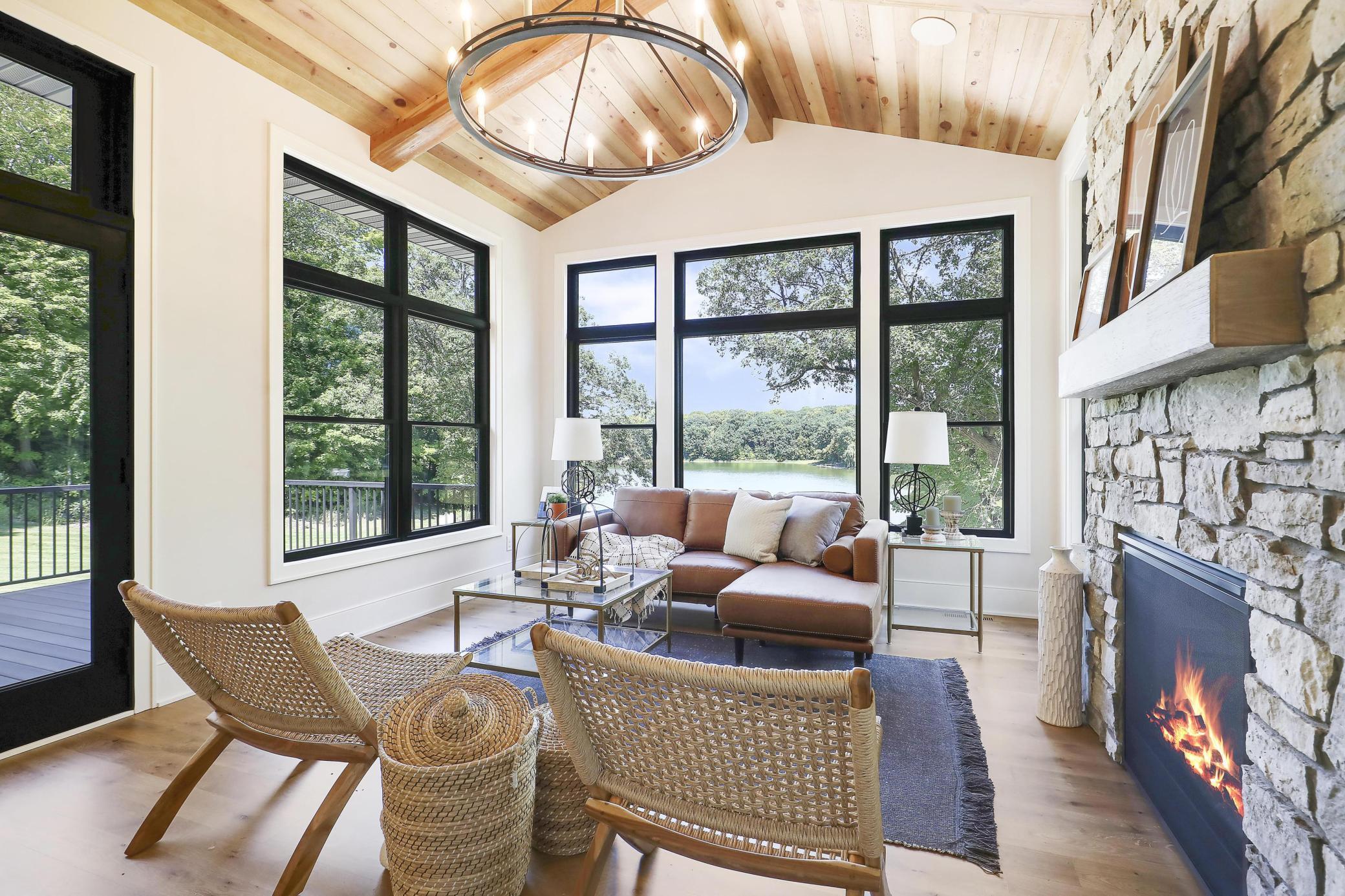 Fabulous 4 Season Sun Room With Lake Views