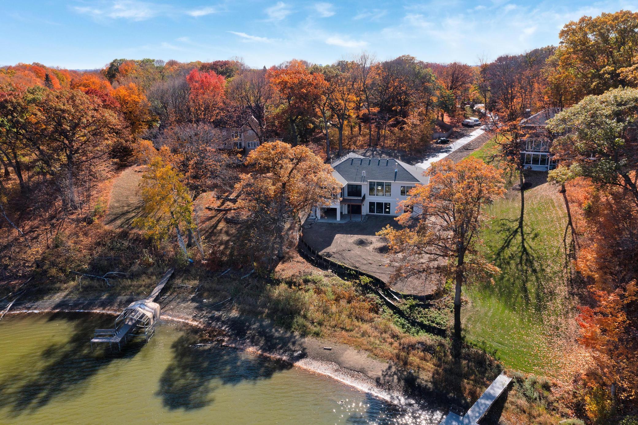 Private 100 ft of Lakeshore