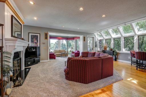 9981 Oak Shore Drive, Lakeville, MN 55044