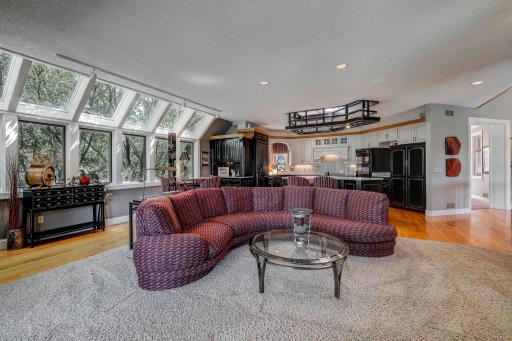 9981 Oak Shore Drive, Lakeville, MN 55044
