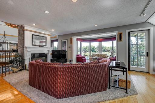 9981 Oak Shore Drive, Lakeville, MN 55044