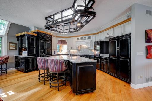 9981 Oak Shore Drive, Lakeville, MN 55044