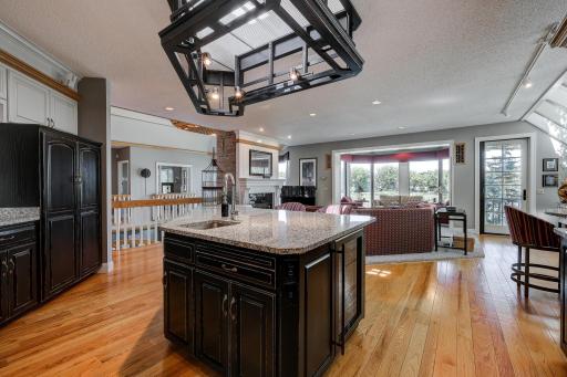 9981 Oak Shore Drive, Lakeville, MN 55044