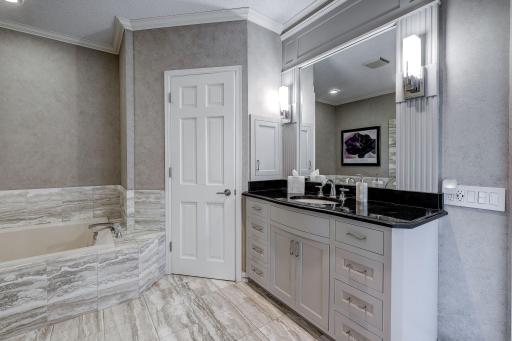 9981 Oak Shore Drive, Lakeville, MN 55044