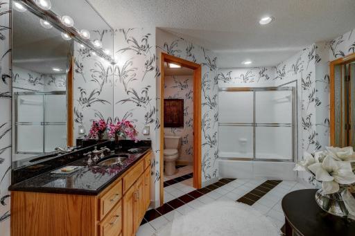 9981 Oak Shore Drive, Lakeville, MN 55044