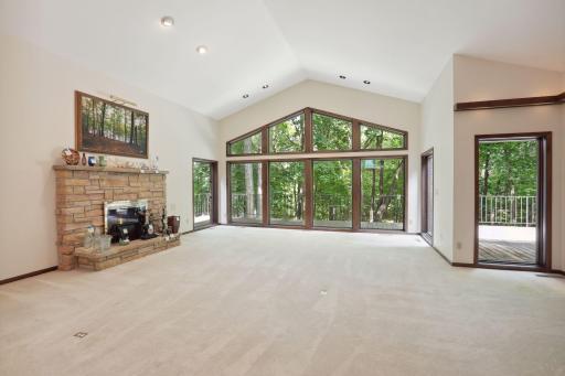 Large greatroom - 3 fireplaces