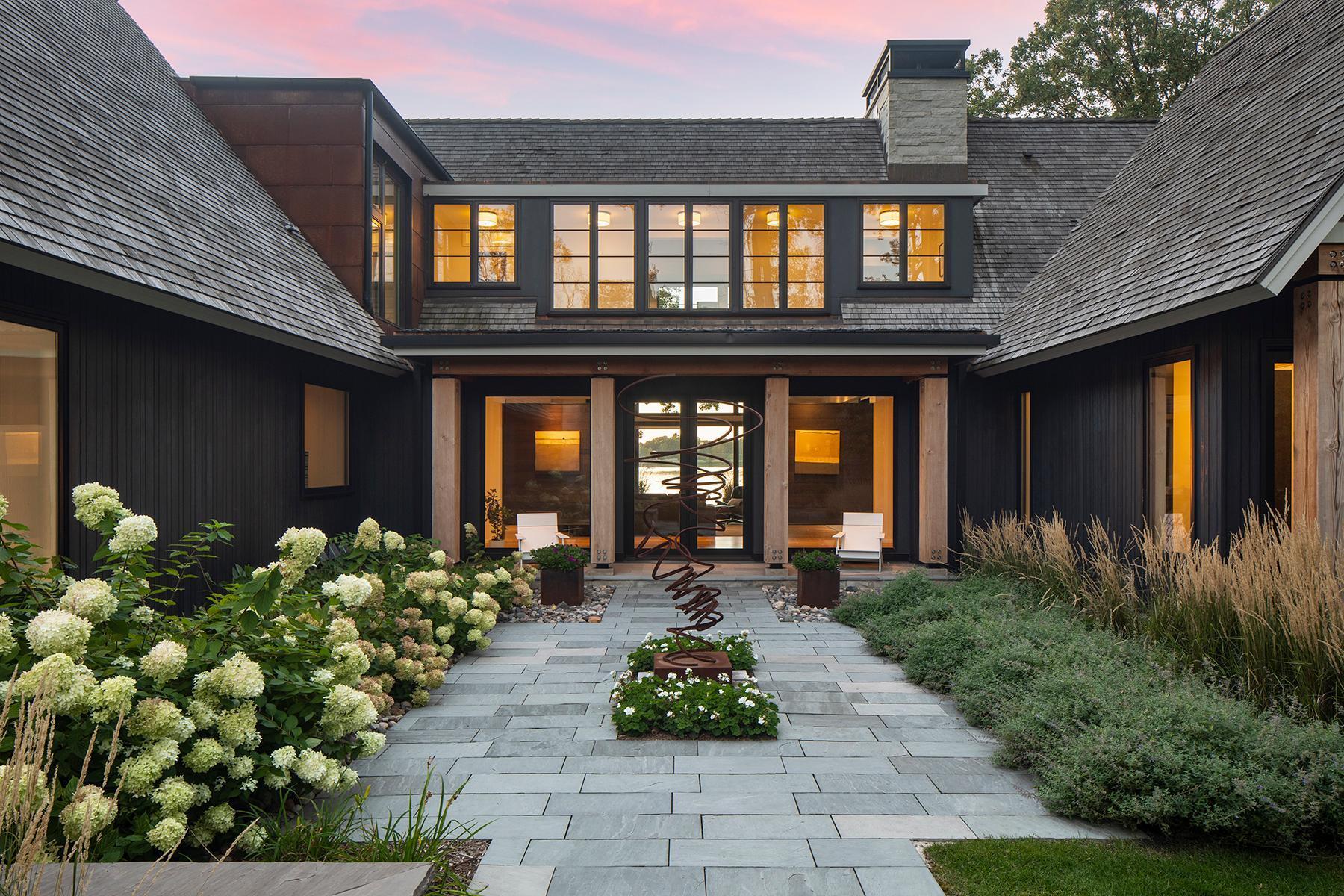 16624 Grays Bay Blvd Front Courtyard