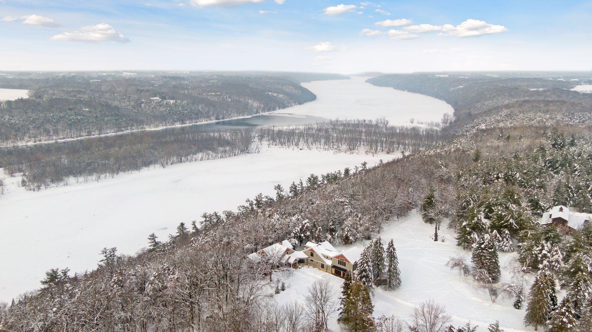 Enjoy 200 feet of St. Croix Riverfront adjacent to the the Kinnickinnic delta creating an amazing protected and private setting. Perfect for any water sport-from powerboating to kayaking and SUP.