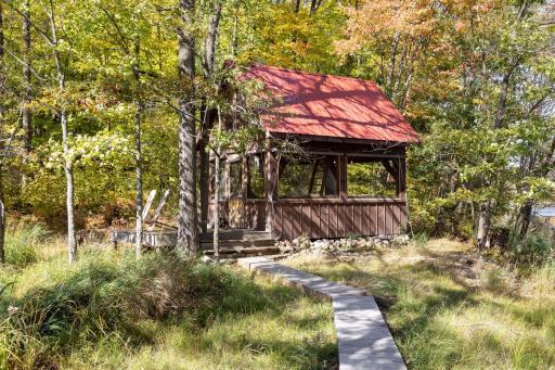 Bunk house between two serene lakes