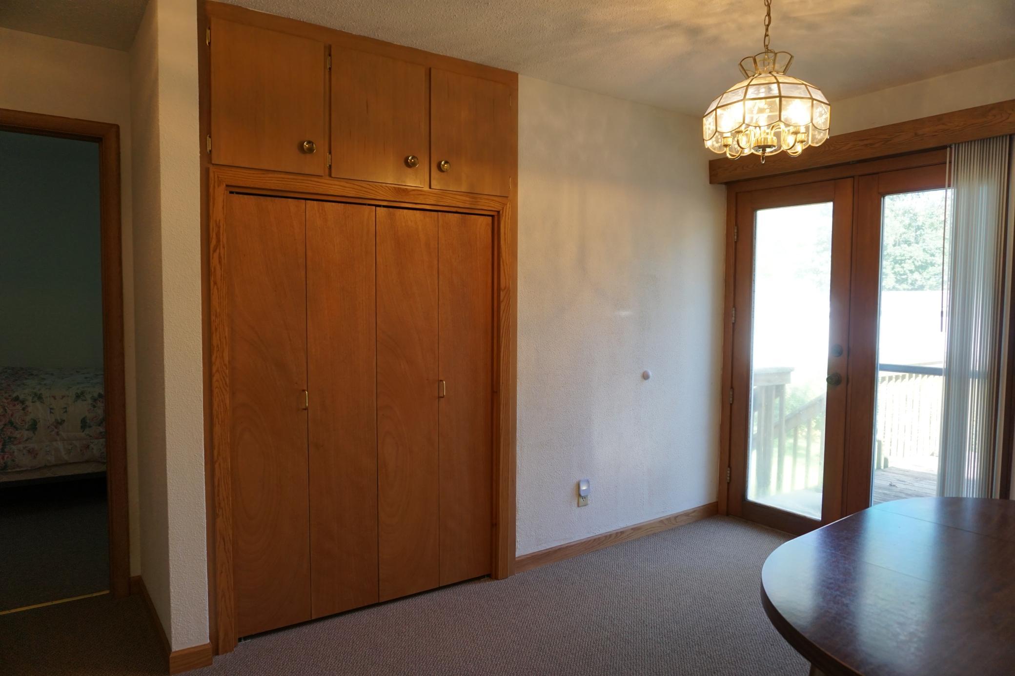 Built-in storage/Dining area