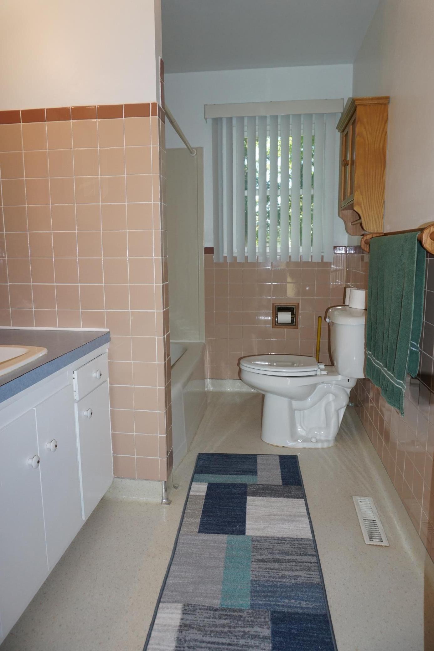 Mainfloor Full Bath