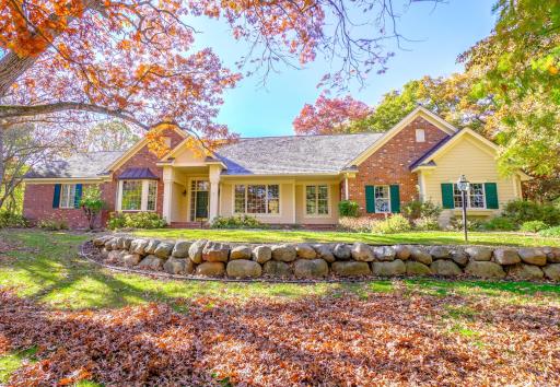 3 Black Lake Court, North Oaks, MN 55127