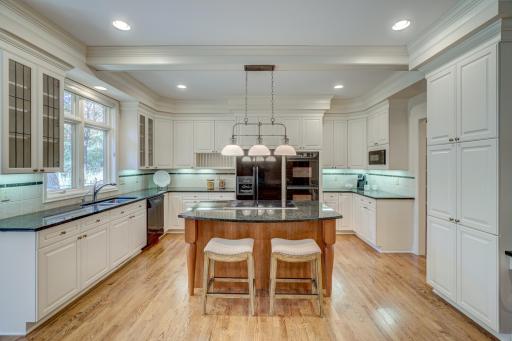 3 Black Lake Court, North Oaks, MN 55127