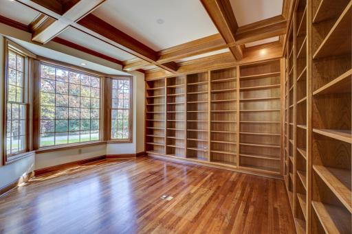 3 Black Lake Court, North Oaks, MN 55127