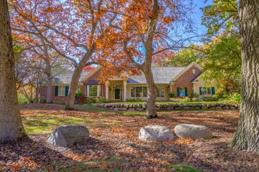 3 Black Lake Court, North Oaks, MN 55127