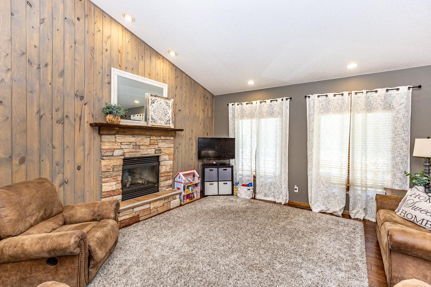 Living Room 2.jpg
