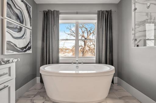 Soaking tub with views over the wetlands, does it get any better?