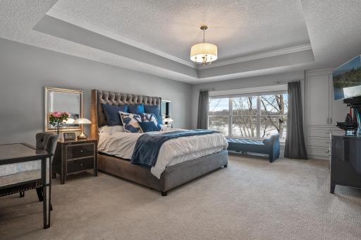 Tray vault ceiling gives a grand feeling to the space