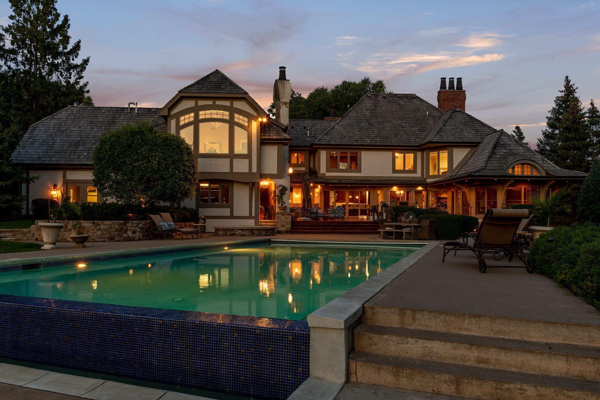 Backyard Oasis with Infinity Pool