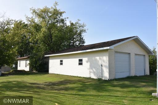 206 3rd Avenue SE, Baudette, MN 56623