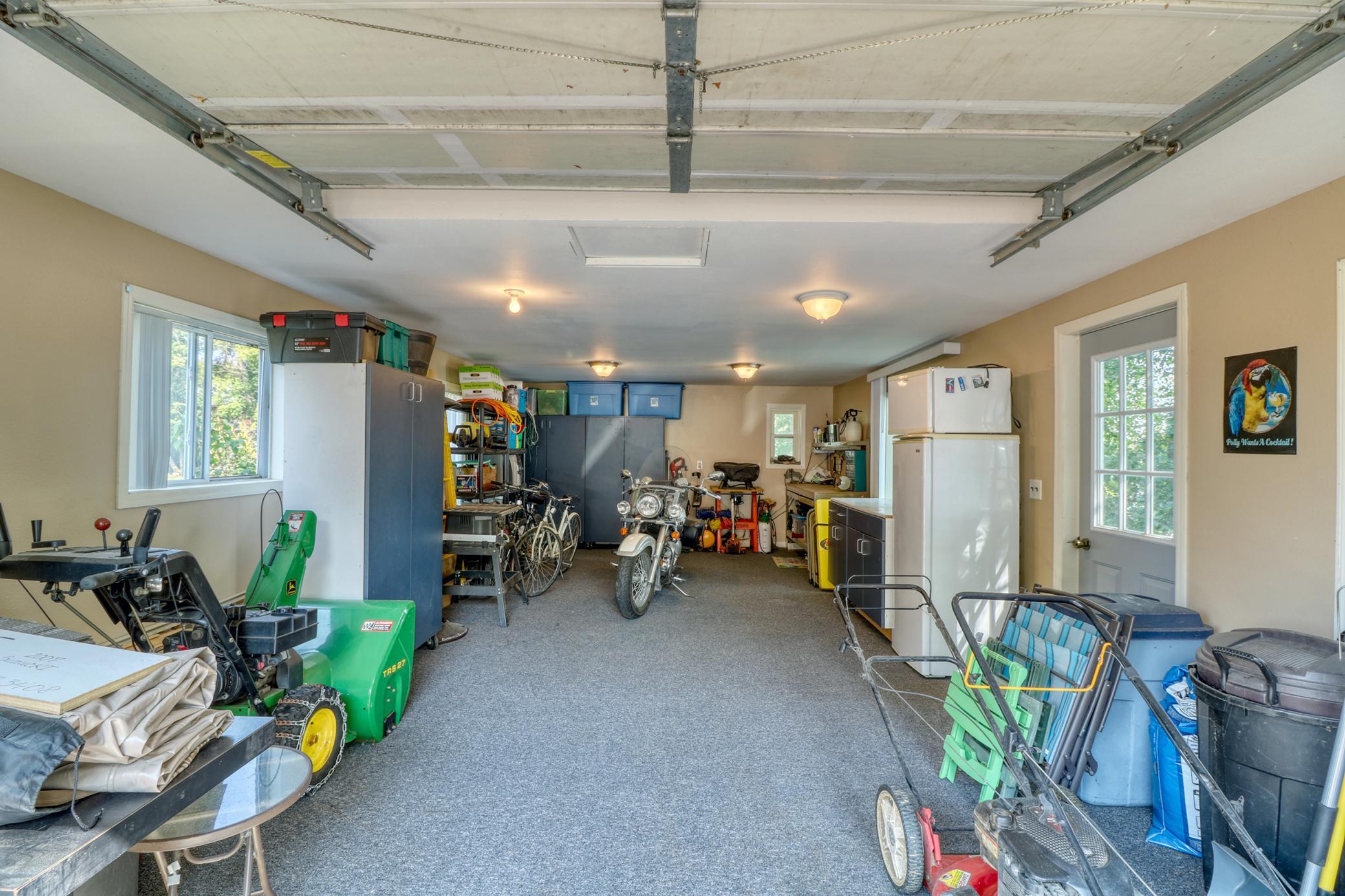 Garage_interior.jpg