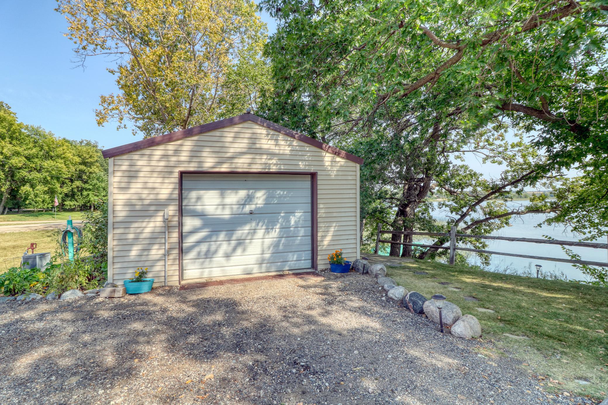 Garage_exterior.jpg