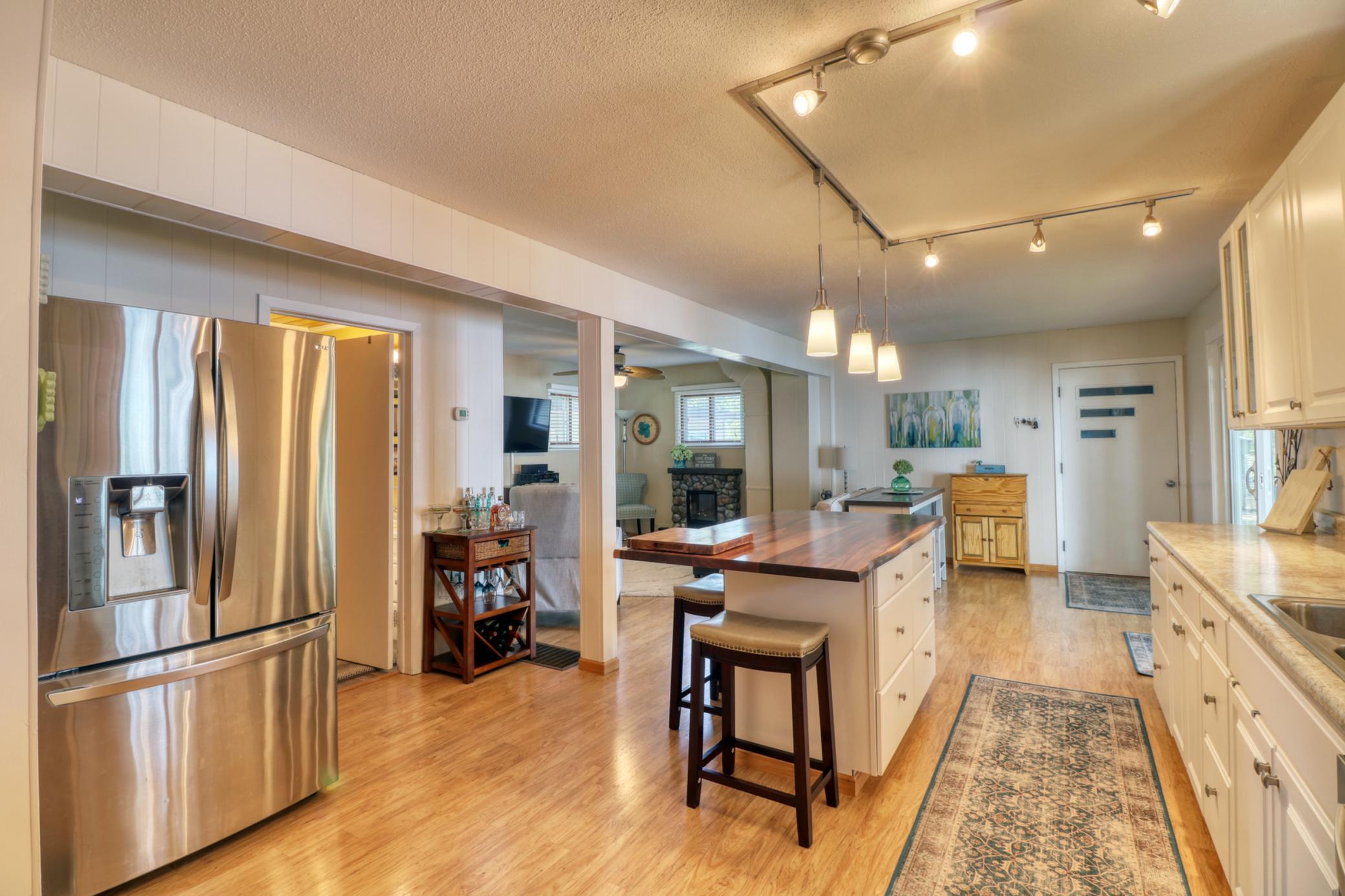 Kitchen1_3.jpg