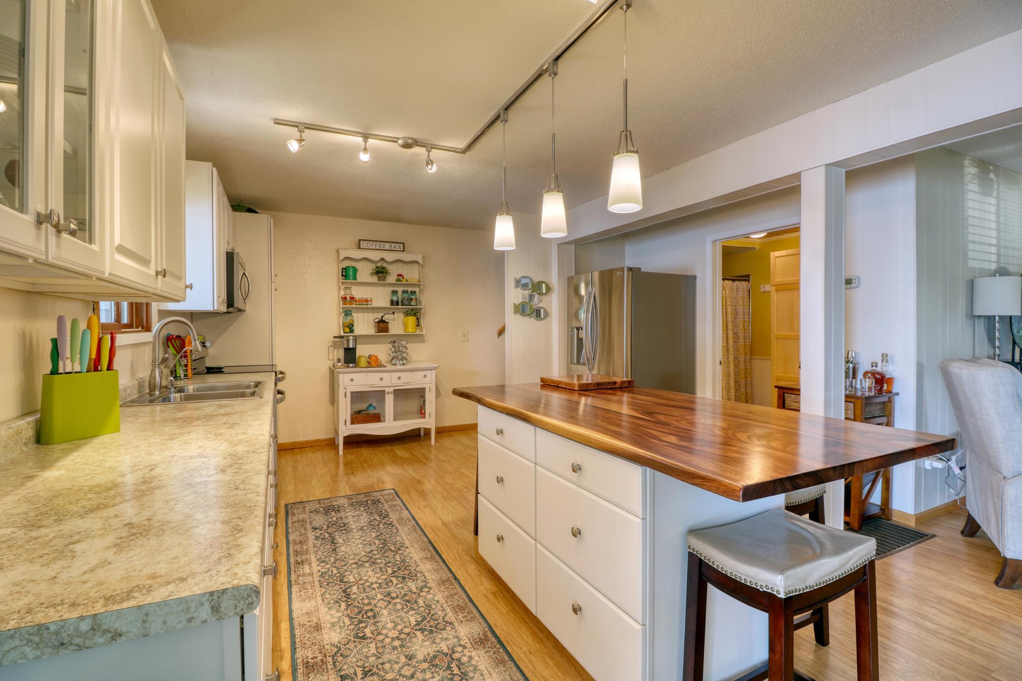 Kitchen1_2.jpg