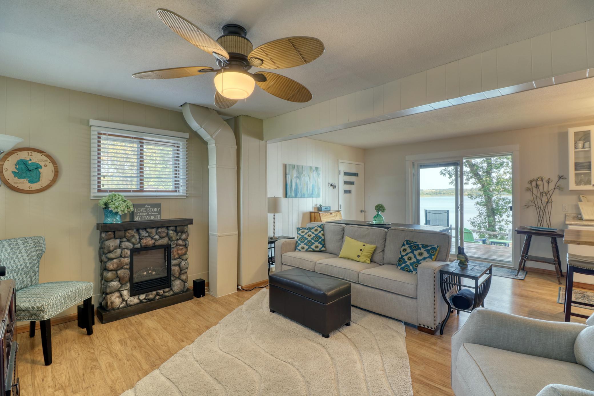 Living Area1_3.jpg