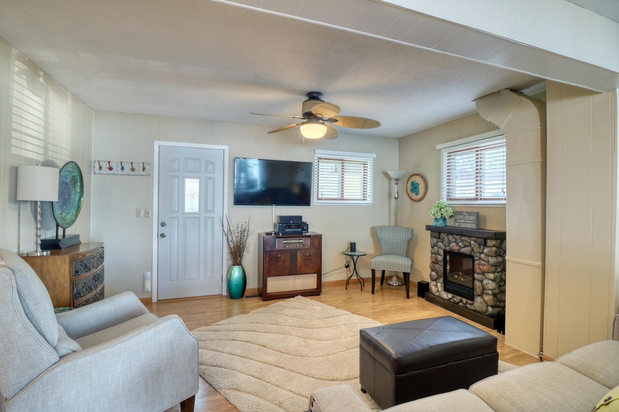 Living Area1_0.jpg