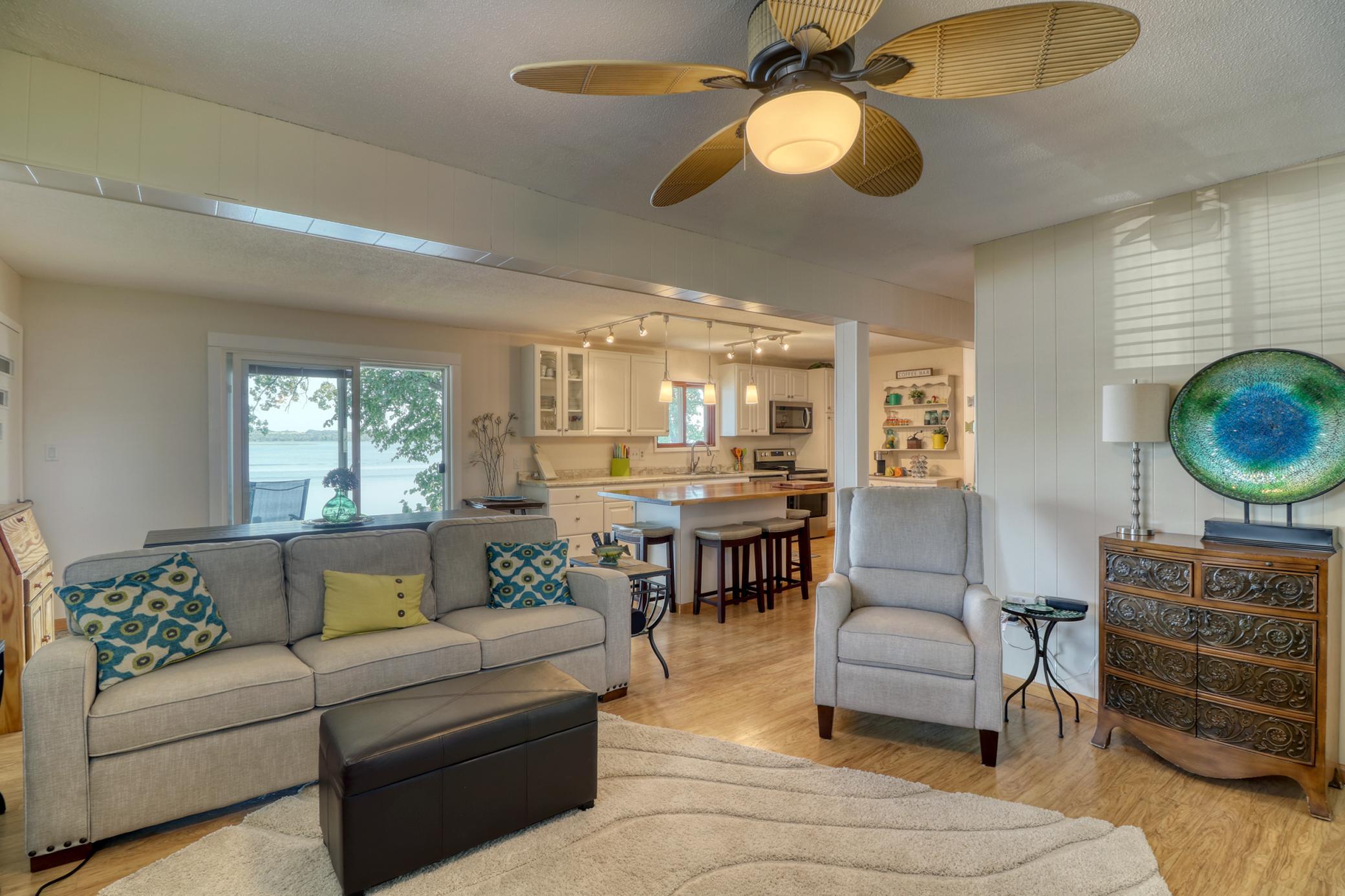 Living Area1_2.jpg