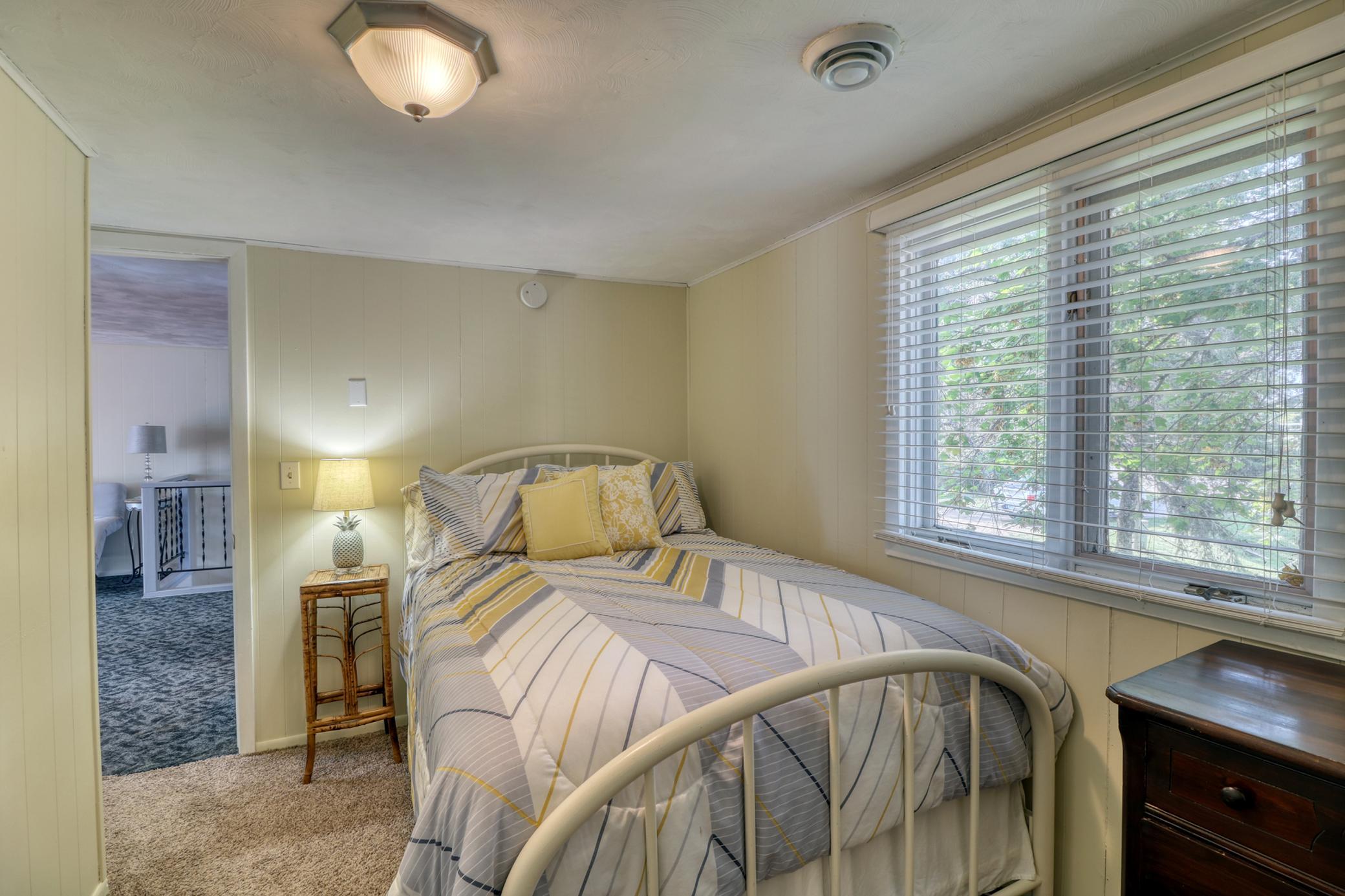 Upstairs Bedroom2_2.jpg