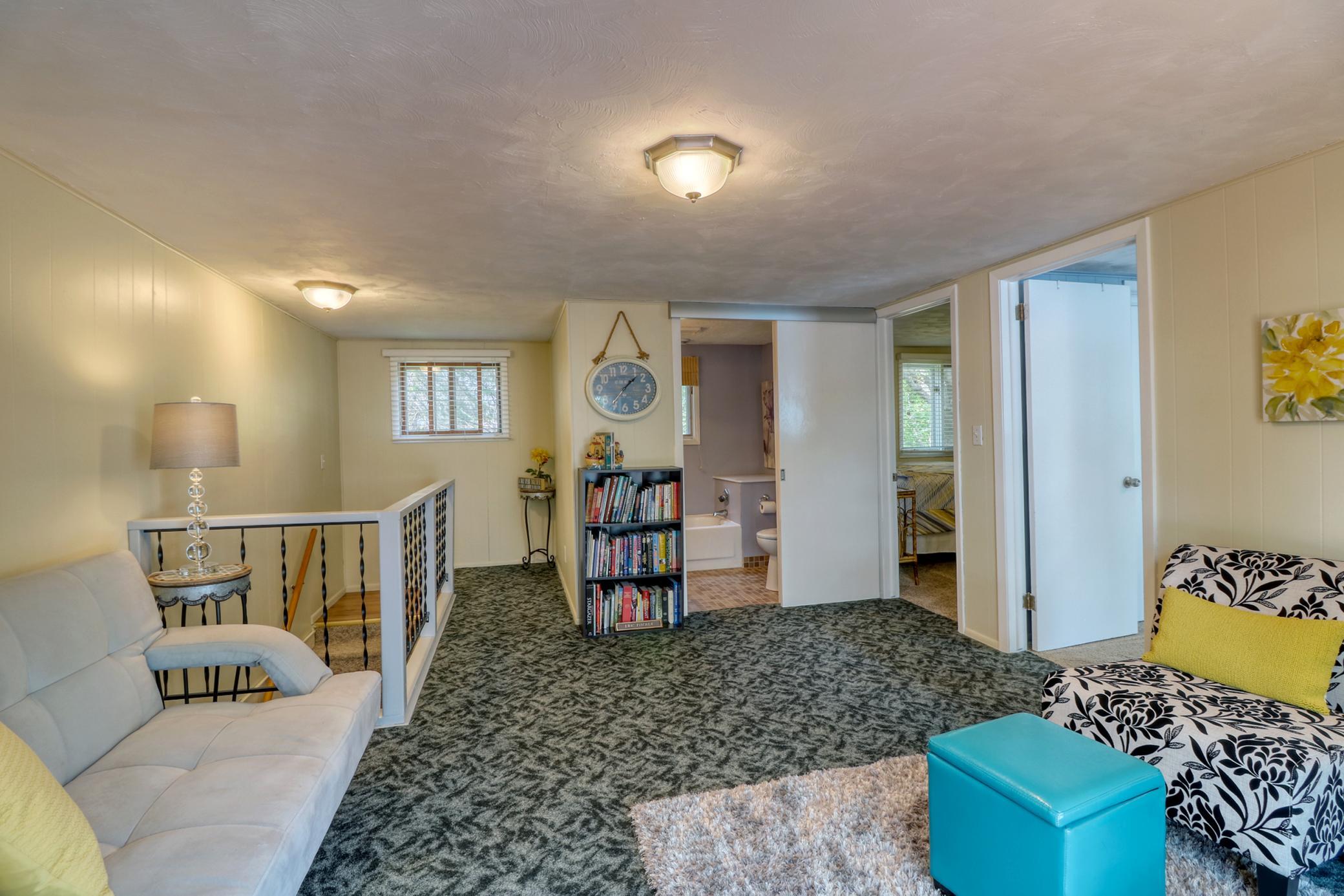 Upstairs1_6.jpg