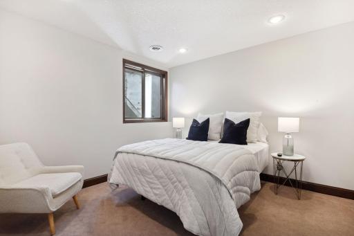5540 Saint Johns Avenue, Edina, MN 55424