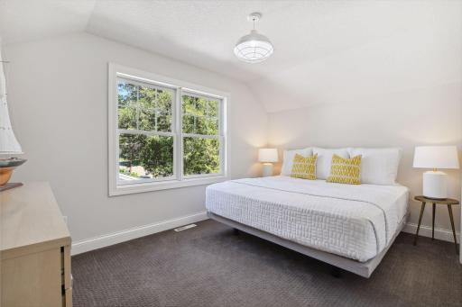 5540 Saint Johns Avenue, Edina, MN 55424