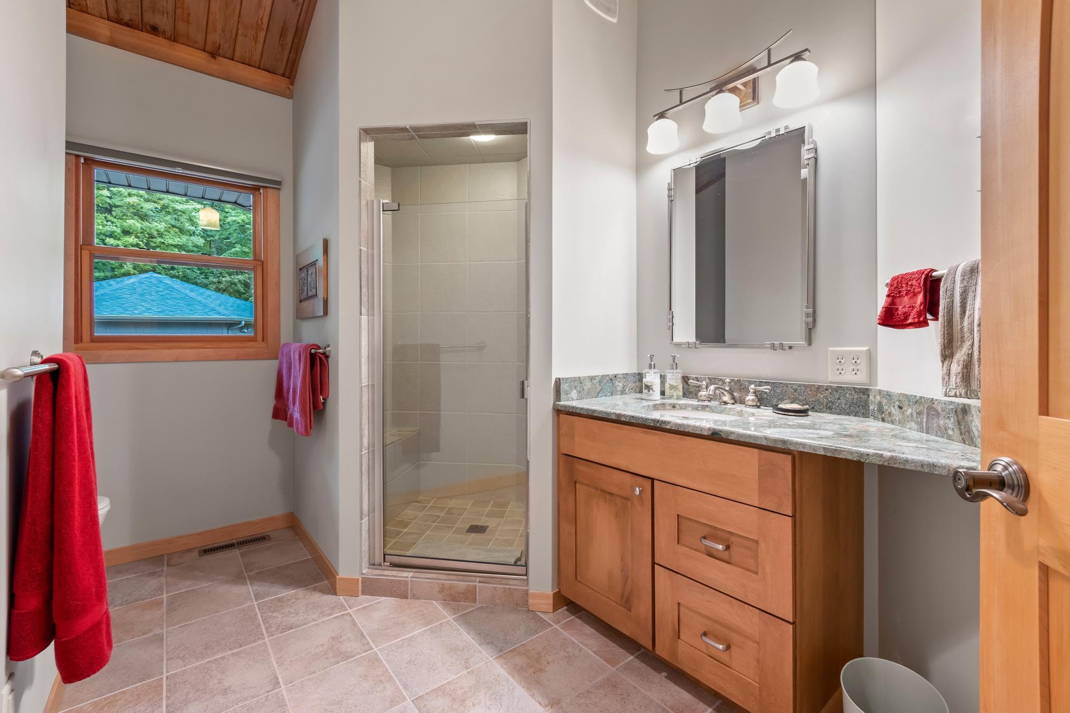 Main Bath.jpg