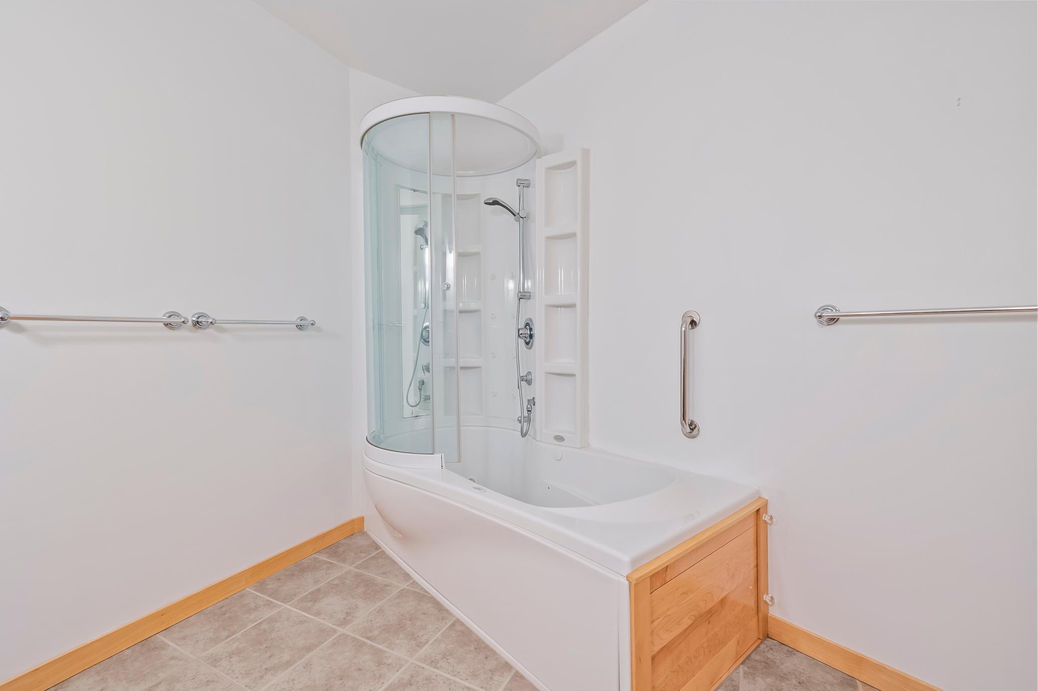 Lower Level Full Bath.jpg