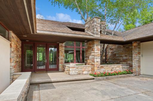 This exceptional Stinson & Streeter custom-built home boasts amazing details and high-end finishes throughout. Allow the exterior entrance to wet your appetite as to what awaits as your experience in viewing, then owning this exceptional home.